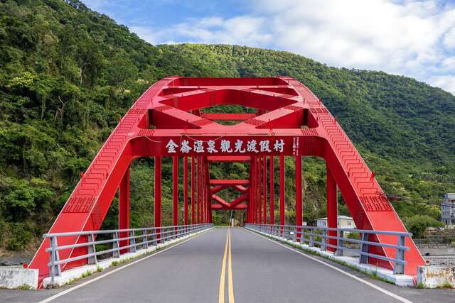 金崙溫泉 × 南迴山海慢旅｜台東最後秘境，在地人才捨得告訴你的野溪溫泉路線
